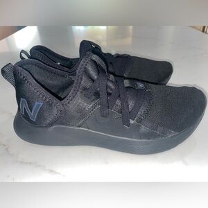 Women’s New Balance black slip on Dynasoft Beaya athletic tennis shoe- size 8.5